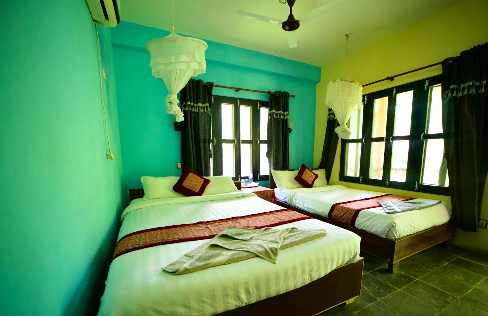 Chitwan Gaida Lodge - Animal Lovers & Birdwatchers Paradise Sauraha Luaran gambar