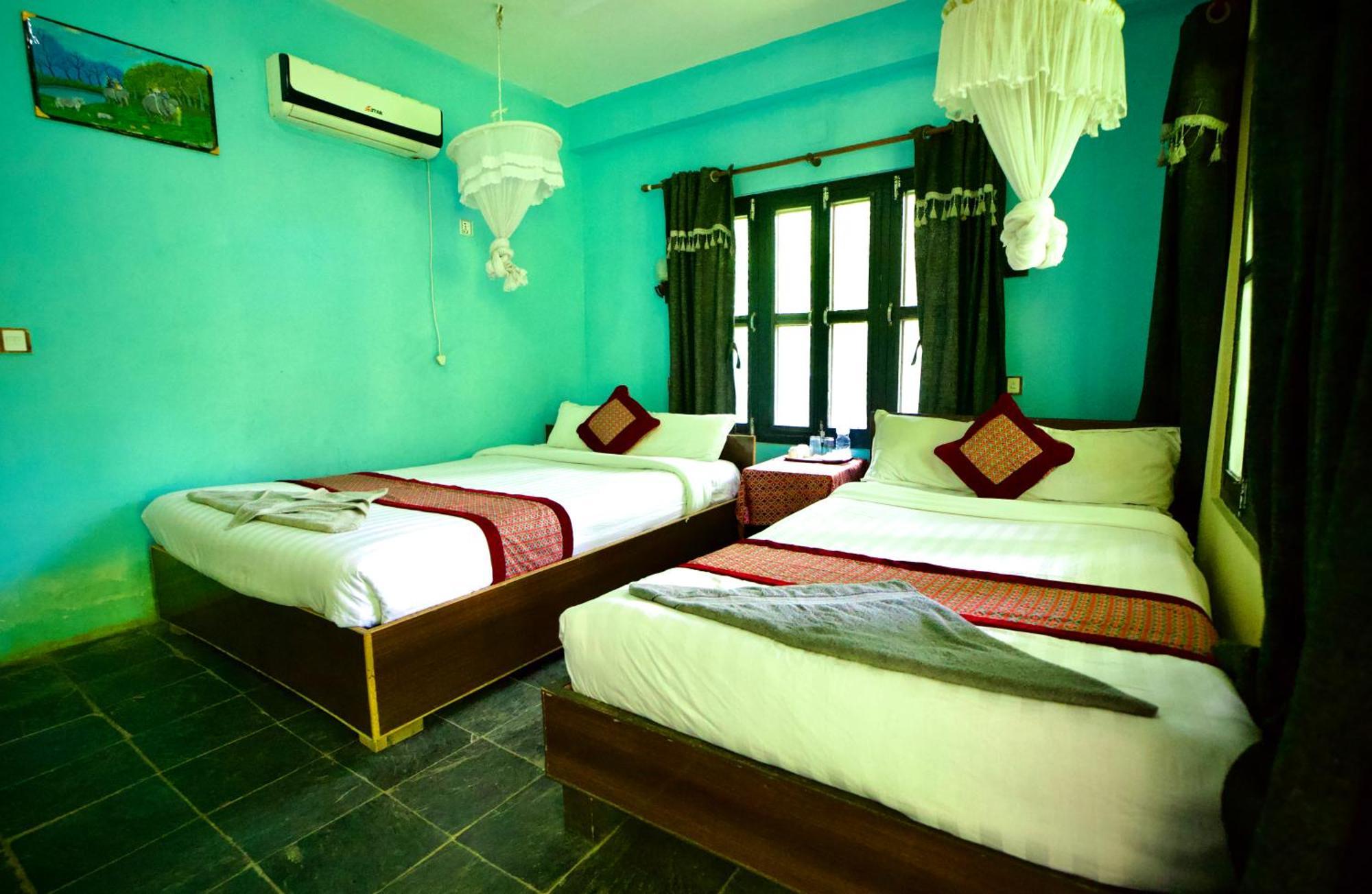 Chitwan Gaida Lodge - Animal Lovers & Birdwatchers Paradise Sauraha Luaran gambar