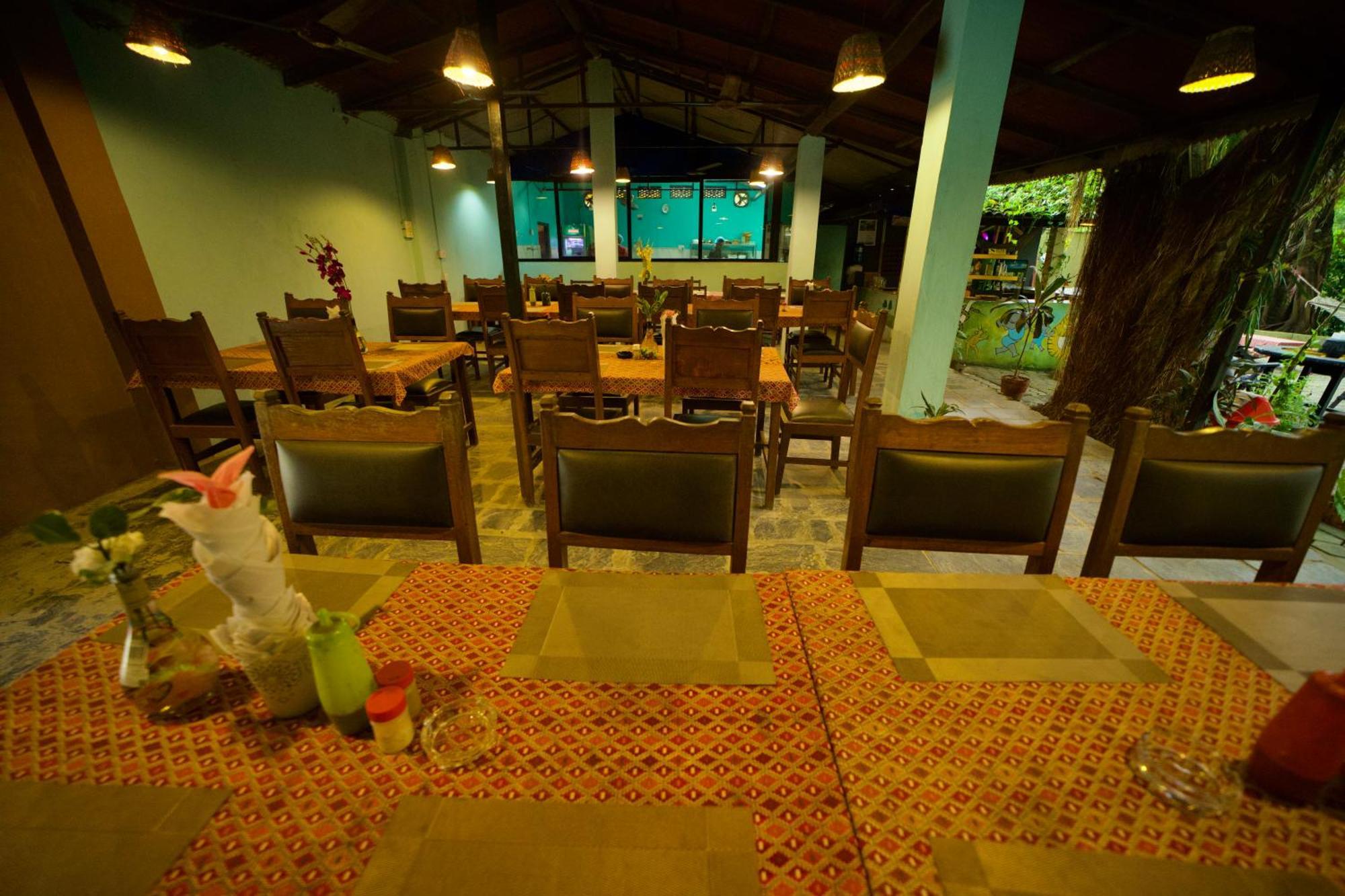Chitwan Gaida Lodge - Animal Lovers & Birdwatchers Paradise Sauraha Luaran gambar