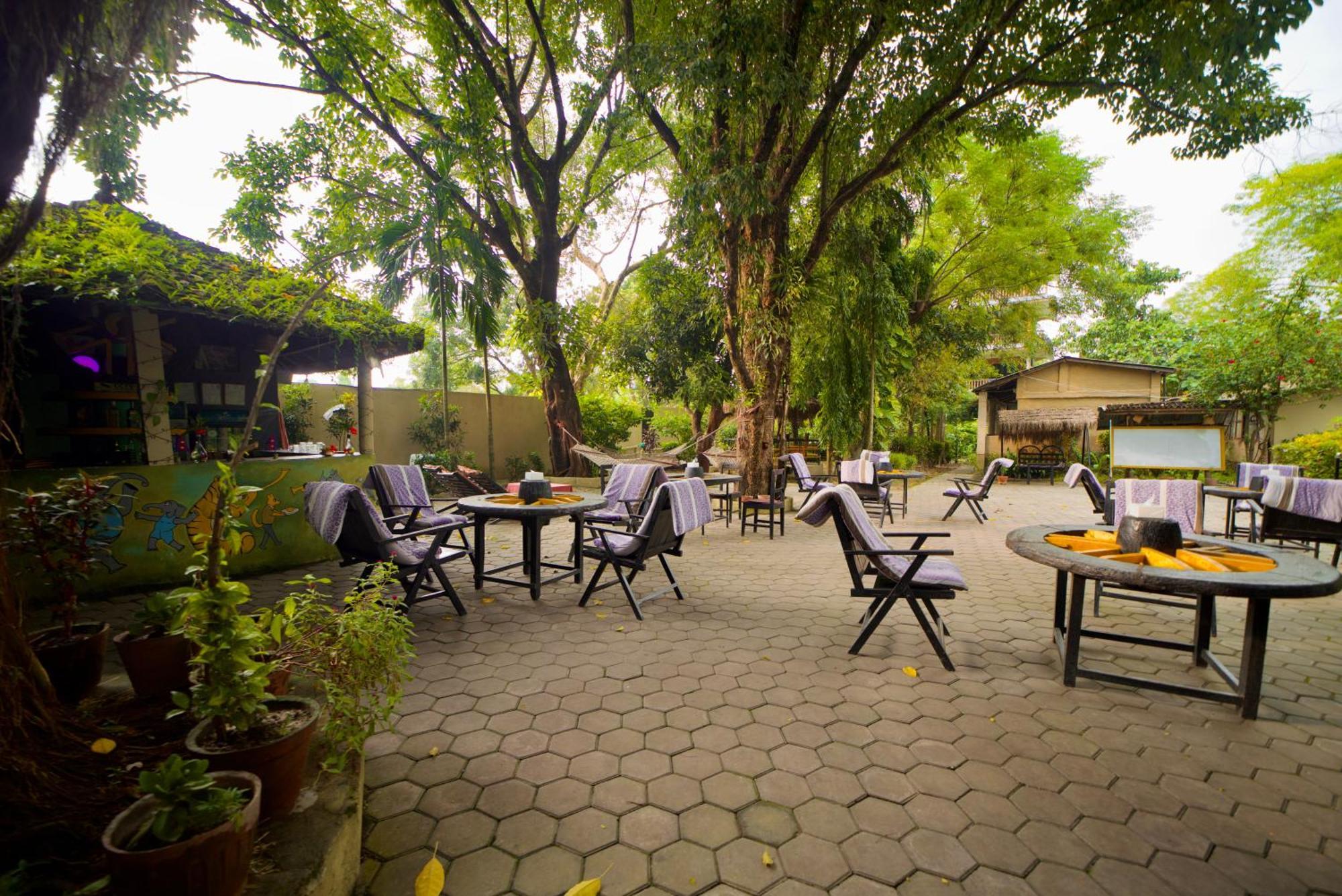 Chitwan Gaida Lodge - Animal Lovers & Birdwatchers Paradise Sauraha Luaran gambar